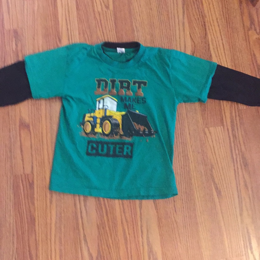 Boys tractor shirt size large aprox 6/6x